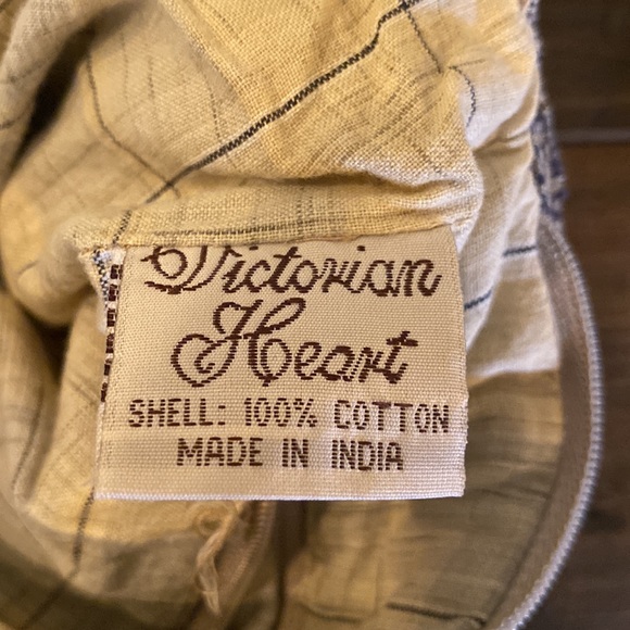 Victorian Heart Crossbody - Picture 4 of 4